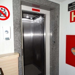 Acesso ao consultório por elevador - Acessibilidade total